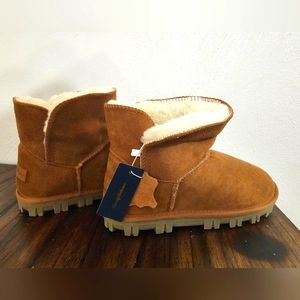 Tommy Bahama NWT Boots